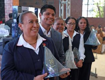 Cuautlancingo reconoce la labor de sus maestros en la formación de la comunidad
