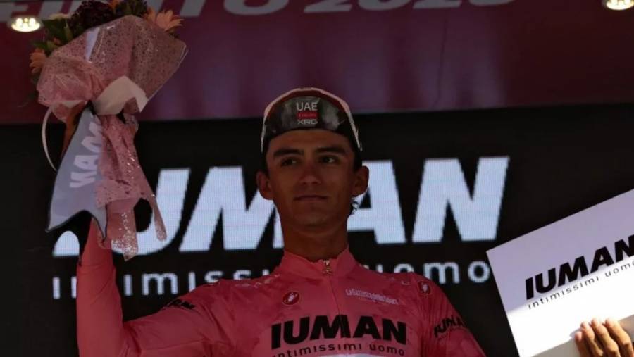 Isaac del Toro hace historia en el Giro de Italia 2025 al convertirse en el primer mexicano en liderar la competencia