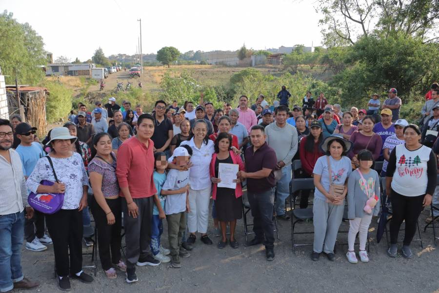 Ariadna Ayala amplía la red eléctrica en la colonia Moyotzingo