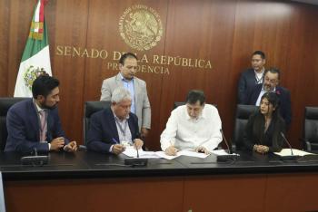 Gerardo Fernández Noroña recibe disculpa pública tras incidente en el AICM