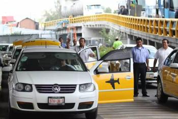 Gobierno evalúa opciones para servicio de taxi en el AICM durante el Mundial: Sheinbaum