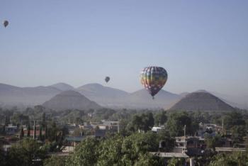 Se desploma globo aerostático en Teotihuacán; reportan 14 personas heridas