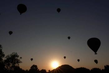 Clausuran nueve empresas de globos aerostáticos en Teotihuacán tras accidente con 12 heridos