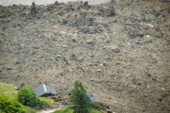 Deslizamiento del glaciar Birch destruye parte del pueblo de Blatten en Suiza; había sido evacuado por riesgo inminente