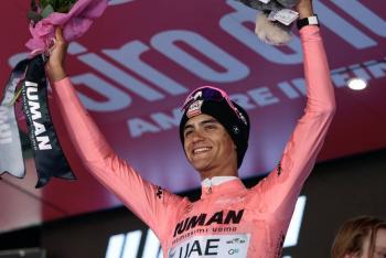 Isaac Del Toro resiste ante Carapaz; Prodhomme gana la etapa reina del Giro