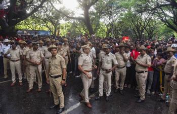 Una estampida mortal en las celebraciones del críquet en India deja 11 muertos