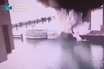 Ucrania ataca puente de Kerch con explosivos submarinos: SBU confirma daño a los cimientos