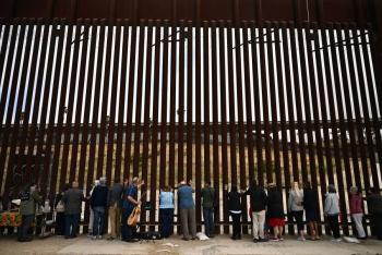 EE.UU. acelera construcción del muro fronterizo en Arizona y Nuevo México con nuevas exenciones ambientales