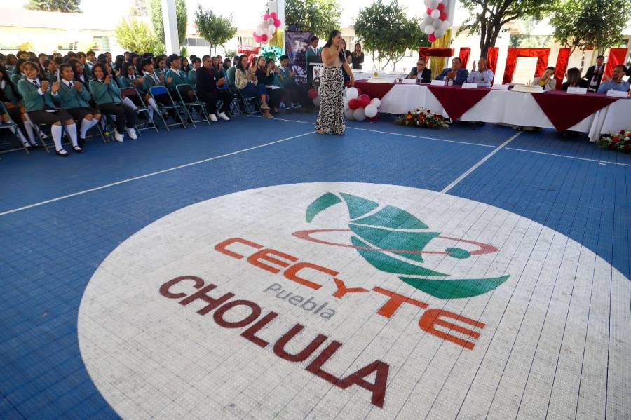 Tonantzin Fernández anuncia pavimentación de la avenida de acceso al CECyTE 