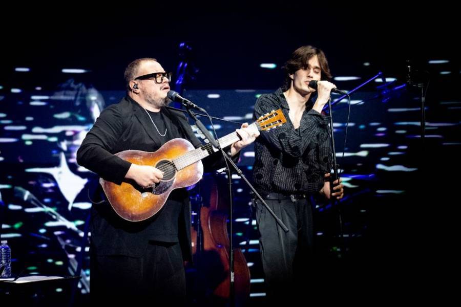 Leonel García hace magia con lleno en El Cantoral de CDMX
