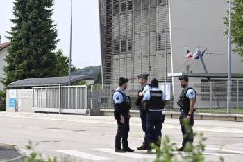 Un alumno de 14 años acuchilla moralmente a una asistente educativa en Francia