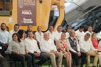 Por combate al huachicol, Pemex dona material para rehabilitación de carreteras a Puebla