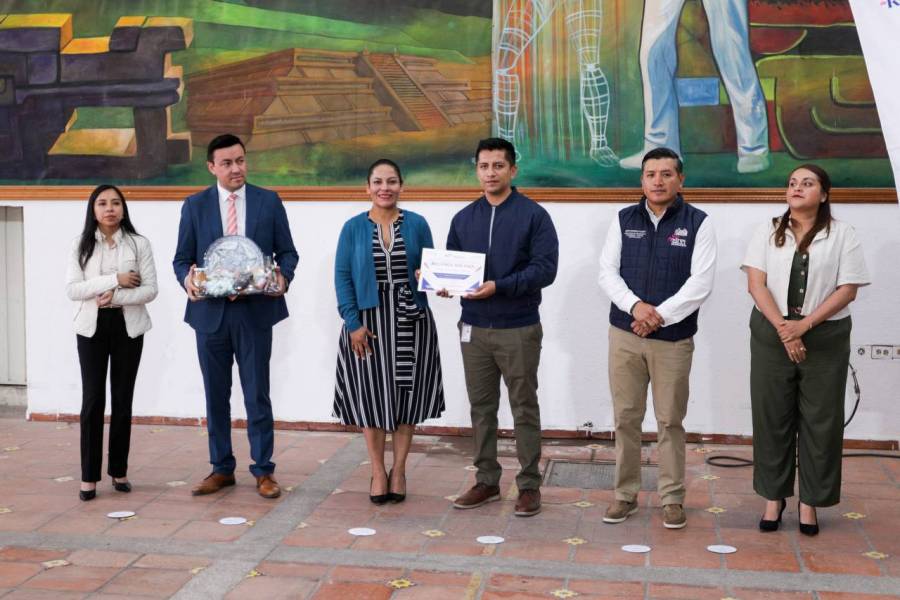 Fortalece Lupita Cuautle atención ciudadana con capacitación en trámites