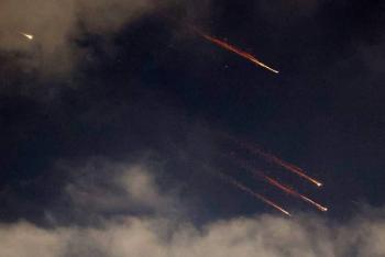 Irán lanza ataque masivo con misiles contra Israel en respuesta a ofensiva previa