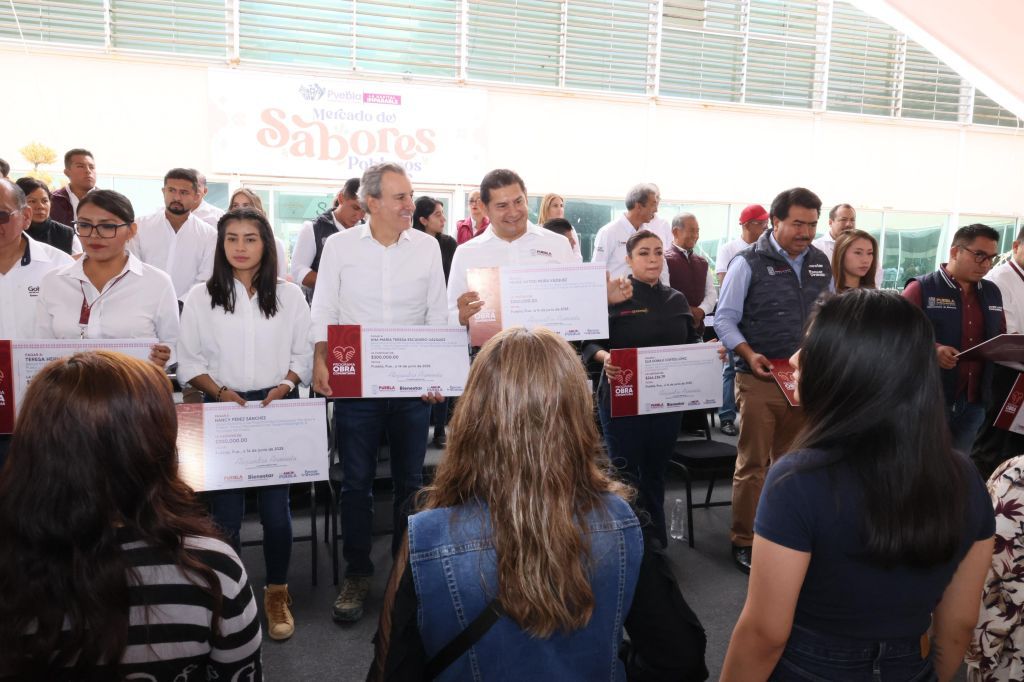 Entregan Armenta y Chedraui recursos para 38 mercados y tianguis