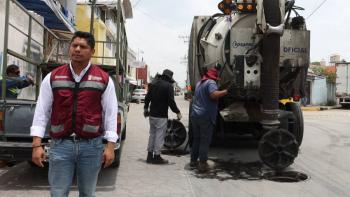 Omar Muñoz supervisa labores de desazolve previo a la Feria de Cuautlancingo