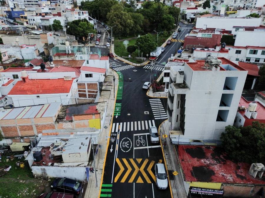 Entrega Pepe Chedraui trabajos de mantenimiento vial en calles 27 y 31 Sur