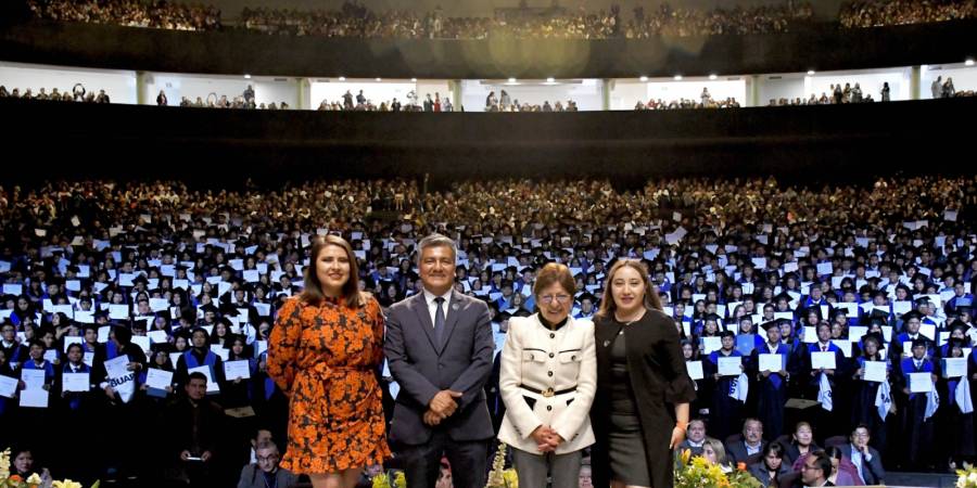 Lilia Cedillo presidió graduación de las 7 preparatorias del Complejo Regional Centro