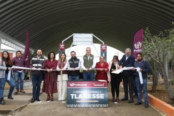 Entrega Pepe Chedraui obra educativa en Primaria General Tlanesse
