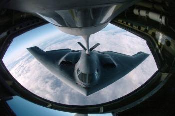 Bombarderos de EEUU sobrevuelan el Pacífico mientras Trump evalúa atacar Irán