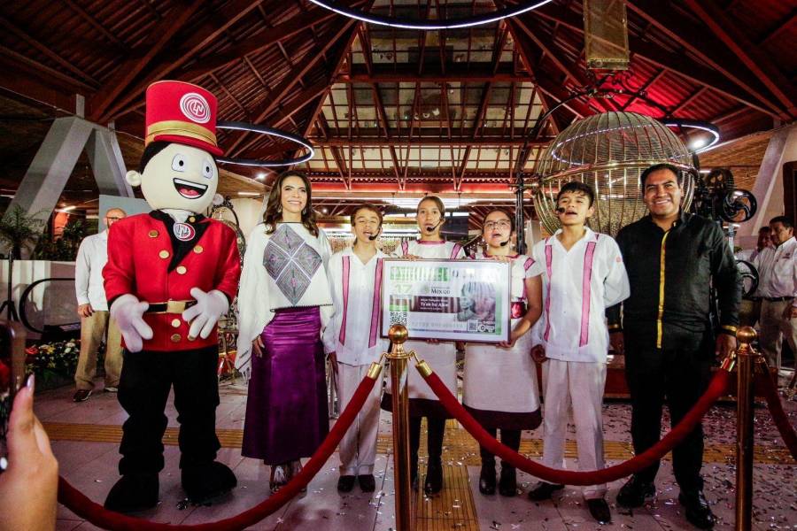 Honran a la Reina Roja Maya con Sorteo de Lotería Nacional en Palenque