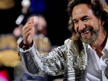 Marco Antonio Solís «El Buki» reacciona a su colaboración Karol G