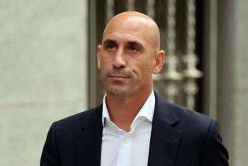 Confirman condena por agresión sexual contra el exjefe del fútbol español por el beso a Jenni Hermoso