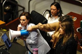 Lilly Téllez denuncia sabotaje a su protesta en el Senado; acusa a morenistas de “pandilleras”