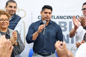 Omar Muñoz y Tere Alfaro entregan insumos alimentarios a escuelas