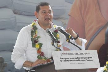 Armenta entrega insumos al campo y anuncia compra de tractores por 150 mdp