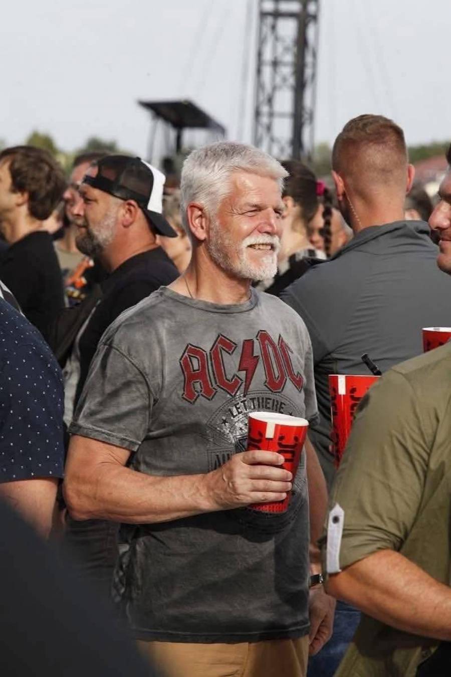 Presidente de República Checa, Petr Pavel, asiste al concierto de AC/DC en Praga