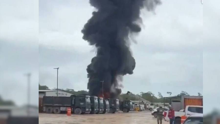 Explosión de pipa desata incendio en campamento del Tren Maya en Quintana Roo