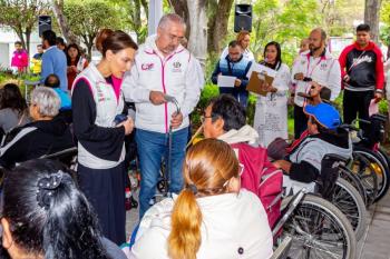 MariElise Budib entrega 74 aparatos para personas con necesidades de movilidad