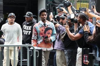 Lágrimas, oraciones y circo en el juicio de P. Diddy