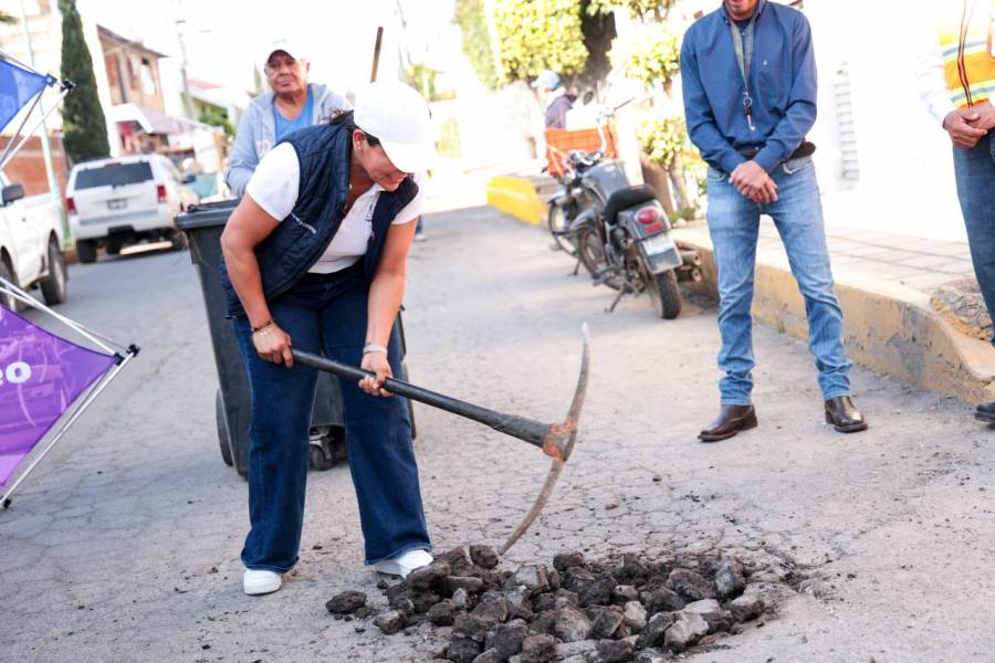 Refuerza Lupita Cuautle mantenimiento urbano en San Francisco Acatepec