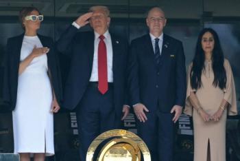 Silban a Donald Trump durante la final del Mundial de Clubes en Nueva Jersey