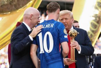 Cole Palmer recibe el Balón de Oro del Mundial de Clubes
