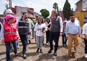 Supervisa Pepe Chedraui rehabilitación vial en la colonia Aquiles Serdán