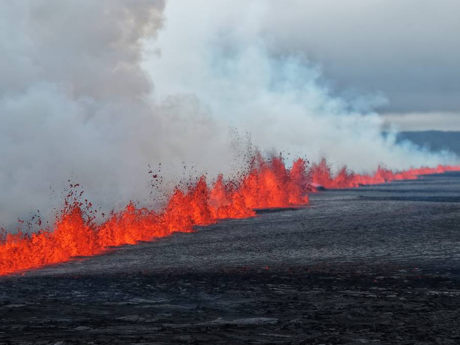 Un volcán entra en erupción en Islandia por novena vez desde finales de 2023