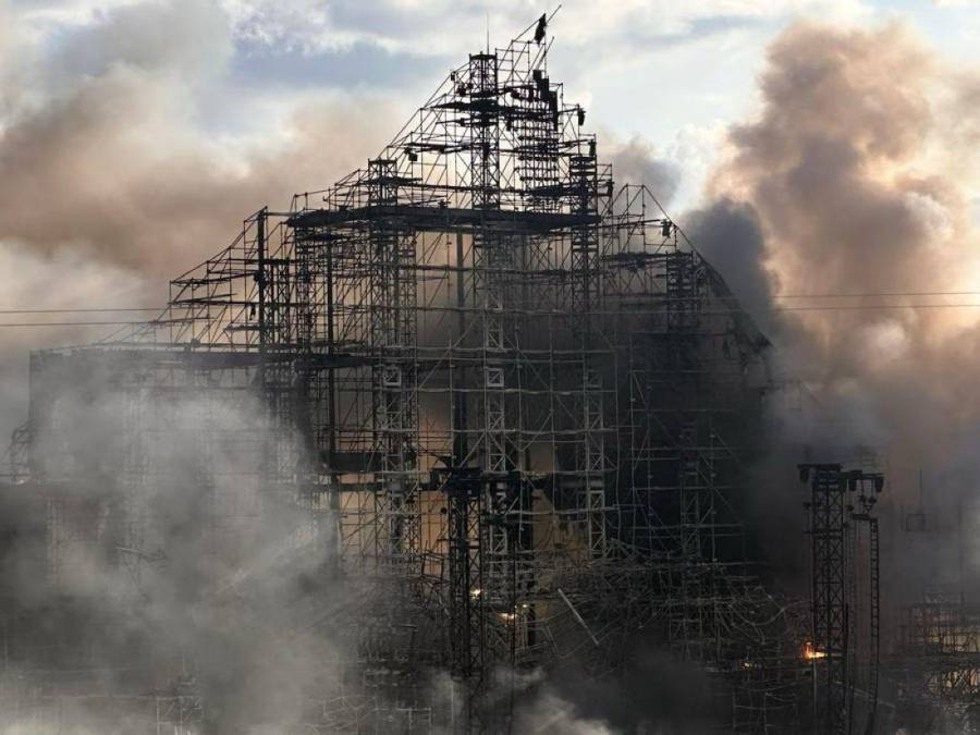 Escenario principal del festival Tomorrowland se incendia en Bélgica