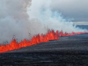Un volcán entra en erupción en Islandia por novena vez desde finales de 2023