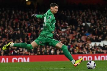 El arquero Petrovic deja Chelsea y ficha por Bournemouth