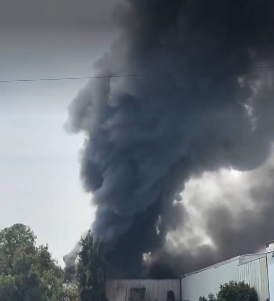 Incendio en Tultitlán provoca evacuación de viviendas en colonia Independencia