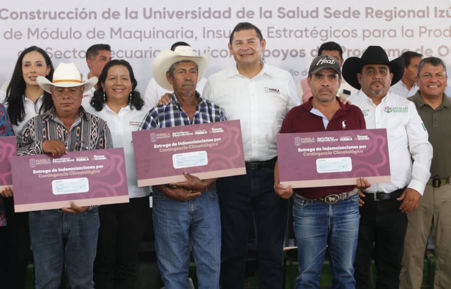 Entrega Armenta insumos para el campo en Izúcar de Matamoros