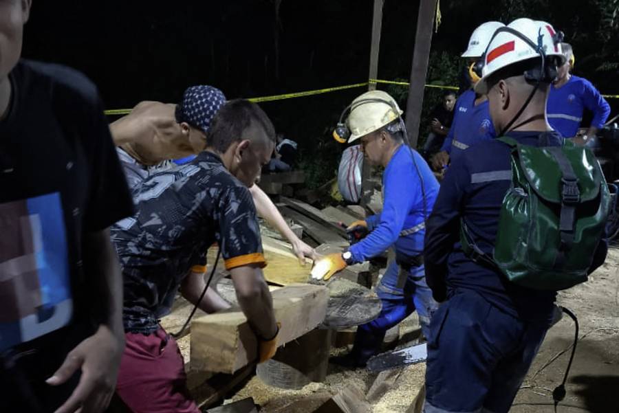 Rescatan a 18 trabajadores atrapados en una mina en Colombia