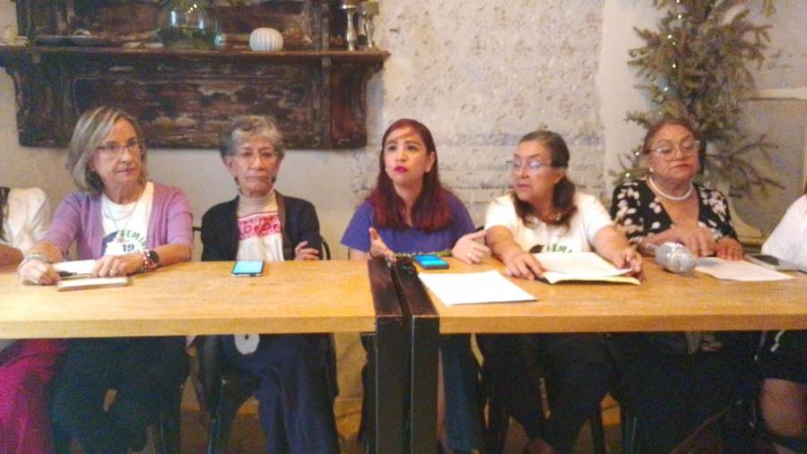 Feministas piden apoyo a mujeres migrantes y perspectiva de género en programas sociales