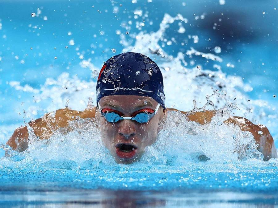 Léon Marchand bate el récord del mundo de los 200 metros combinados