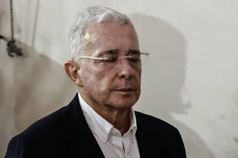 Expresidente colombiano Uribe pagará 12 años de prisión domiciliaria
