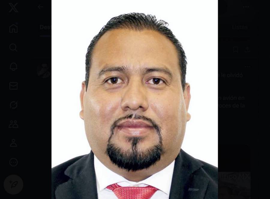 Captan a diputado de Morena votando desde un avión en sesión virtual de la Cámara de Diputados
