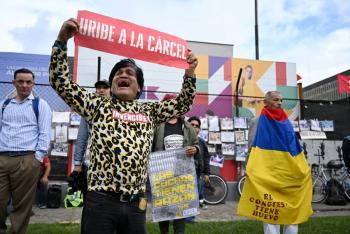 Expresidente colombiano Uribe demanda a Petro por 